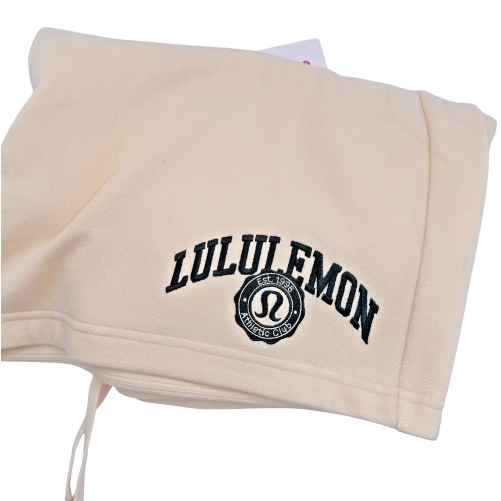 Lululemon Scuba Mid-Rise Oversized-Fit Short 7" Color: Butter Cream:‎ X-Large